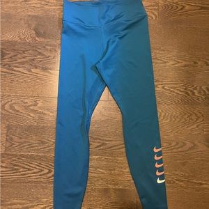 Nike Tight Fit Mid Rise 7/8 Length